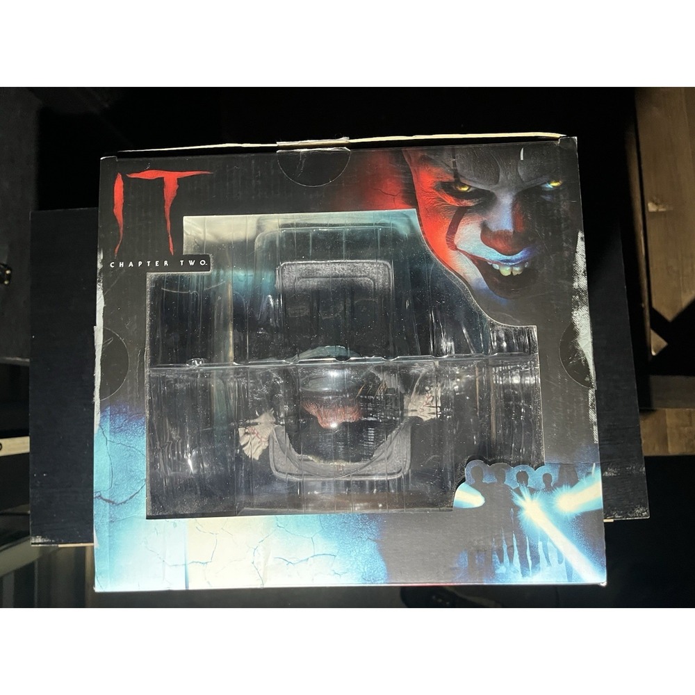 Pennywise in the Box IT CHAPTER TWO‎  PVC Diorama Diamond Select. - Picture 2 of 8